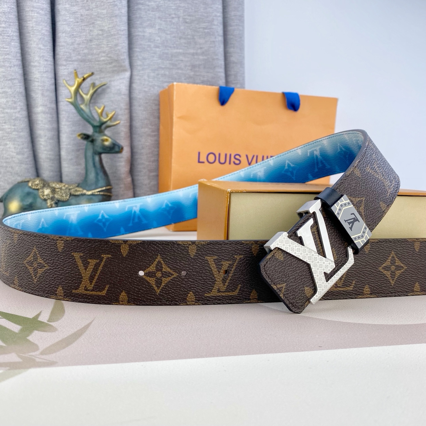 LV💕 特种皮腰带系列 ，原厂五金精品不锈钢扣，手感柔软舒适 宽3.8CM。