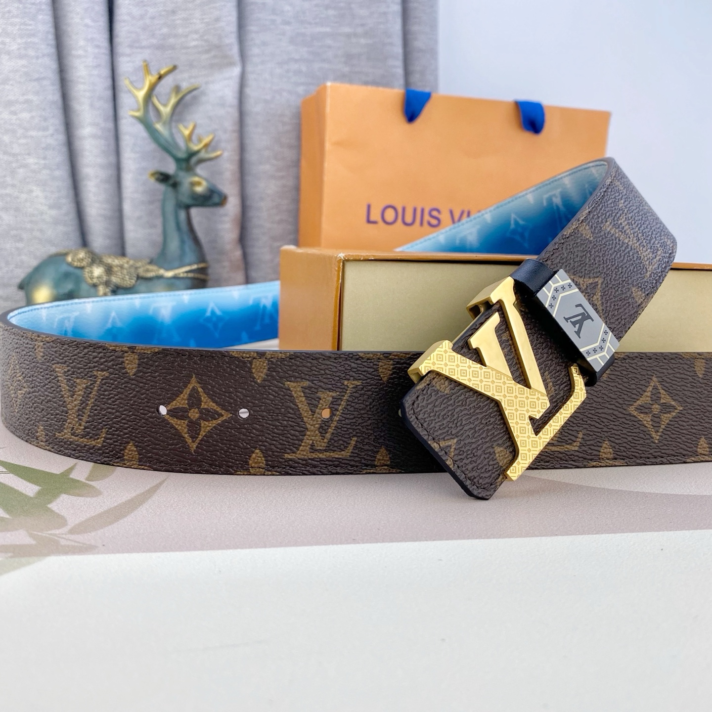 LV💕 特种皮腰带系列 ，原厂五金精品不锈钢扣，手感柔软舒适 宽3.8CM。