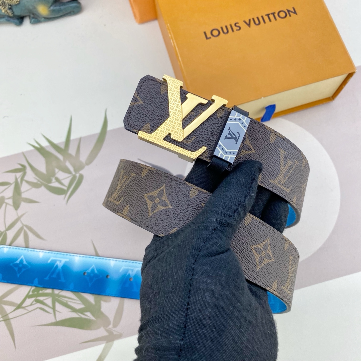 LV💕 特种皮腰带系列 ，原厂五金精品不锈钢扣，手感柔软舒适 宽3.8CM。