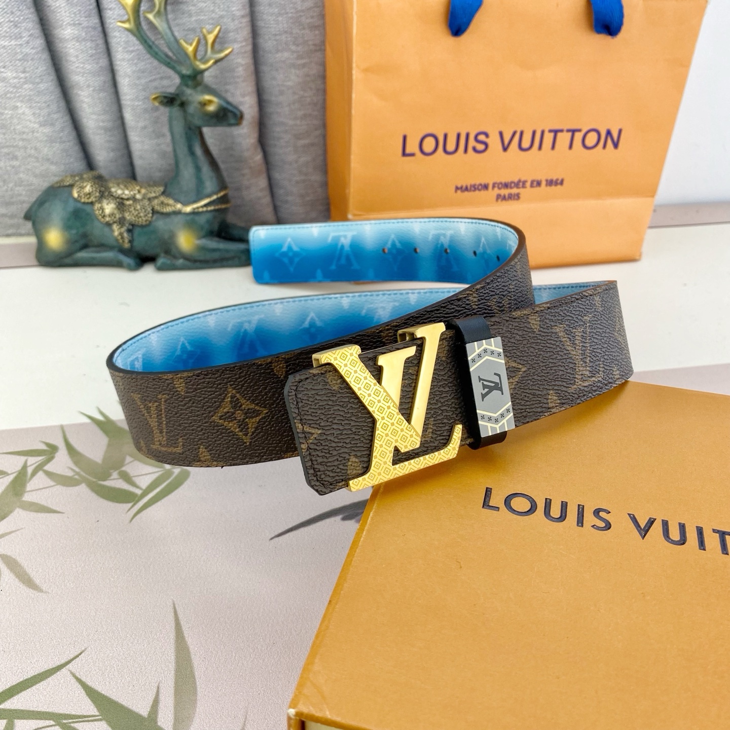LV💕 特种皮腰带系列 ，原厂五金精品不锈钢扣，手感柔软舒适 宽3.8CM。