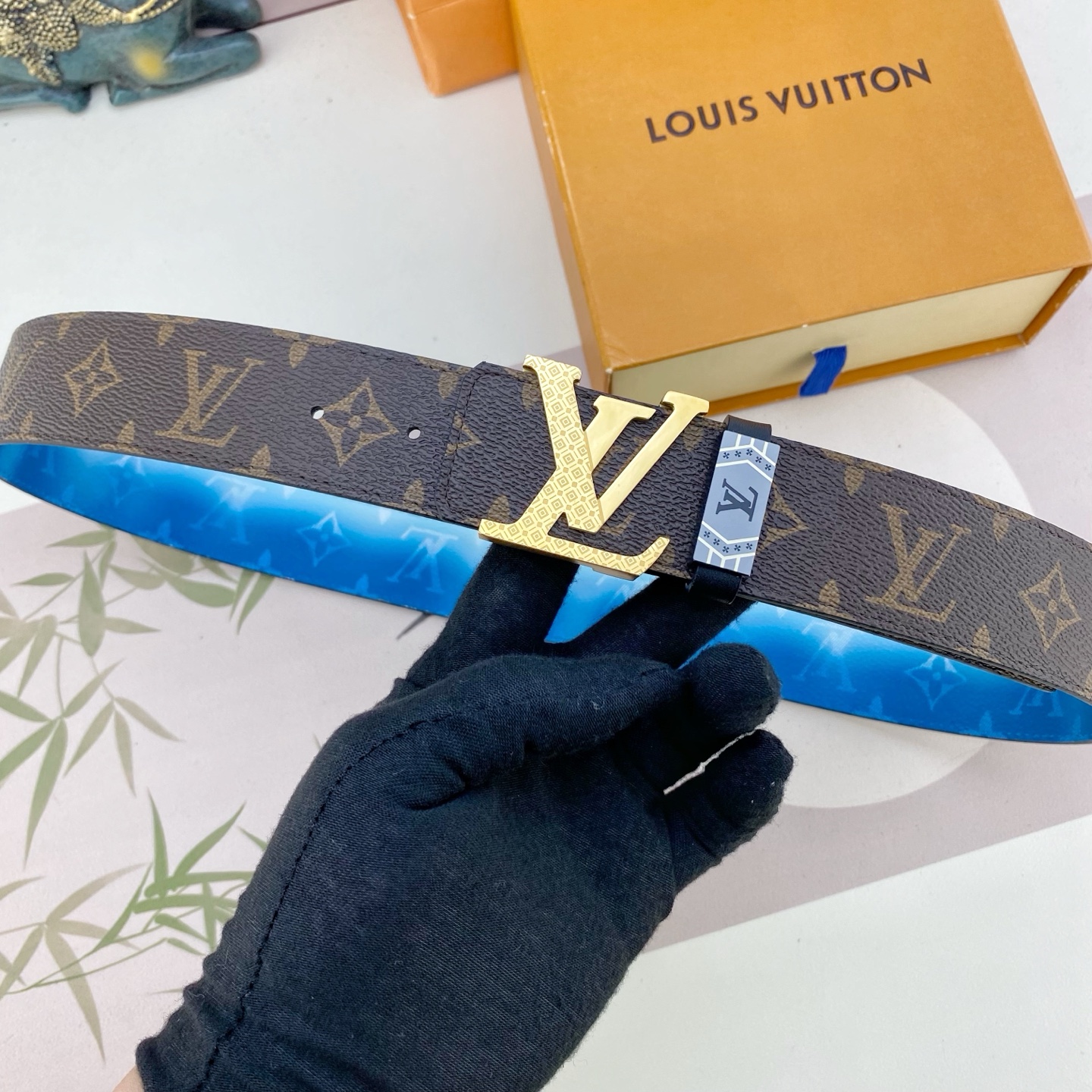 LV💕 特种皮腰带系列 ，原厂五金精品不锈钢扣，手感柔软舒适 宽3.8CM。