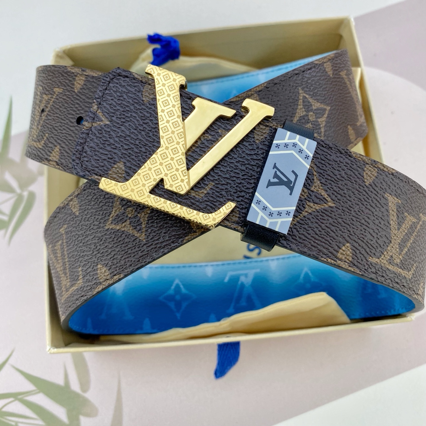 LV💕 特种皮腰带系列 ，原厂五金精品不锈钢扣，手感柔软舒适 宽3.8CM。