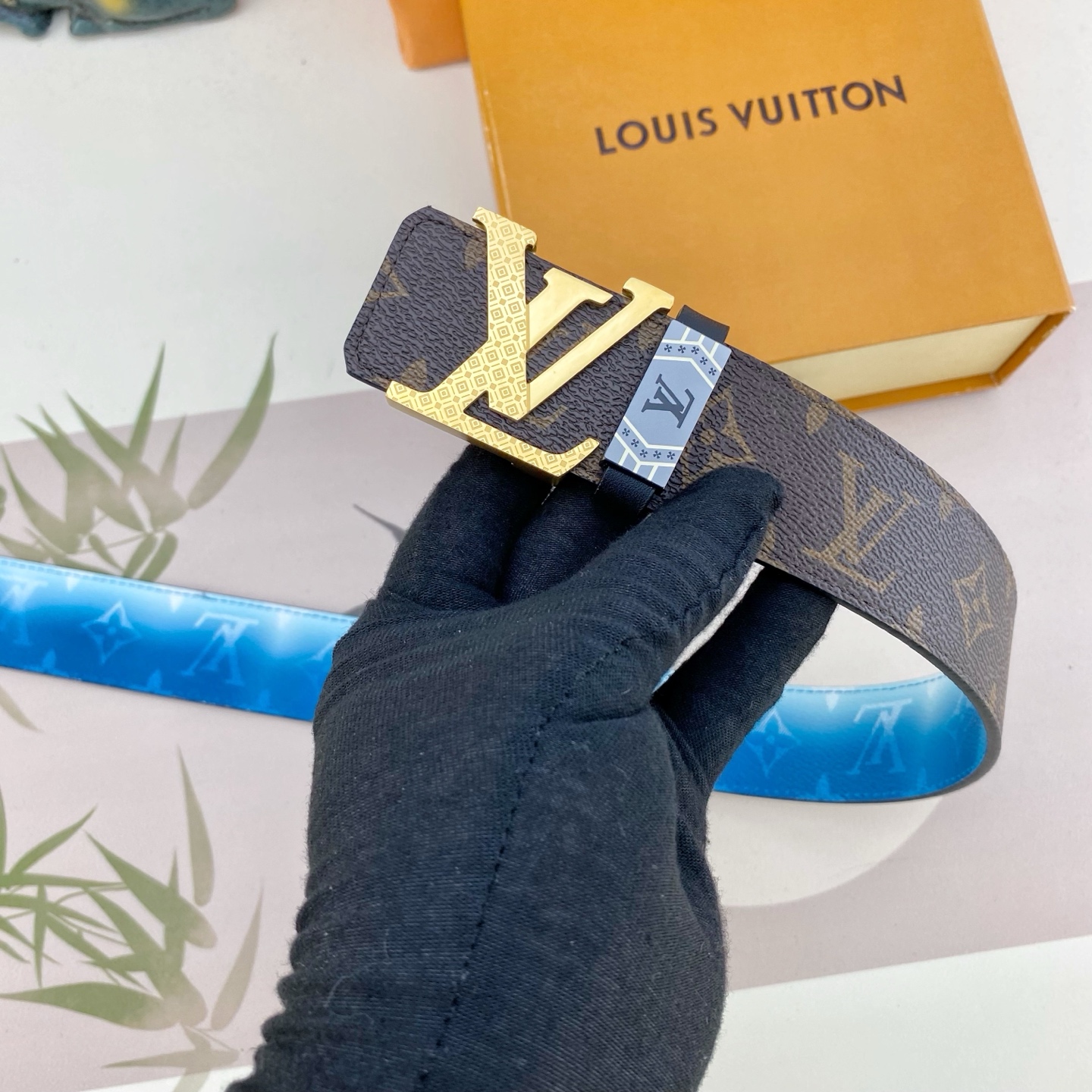 LV💕 特种皮腰带系列 ，原厂五金精品不锈钢扣，手感柔软舒适 宽3.8CM。