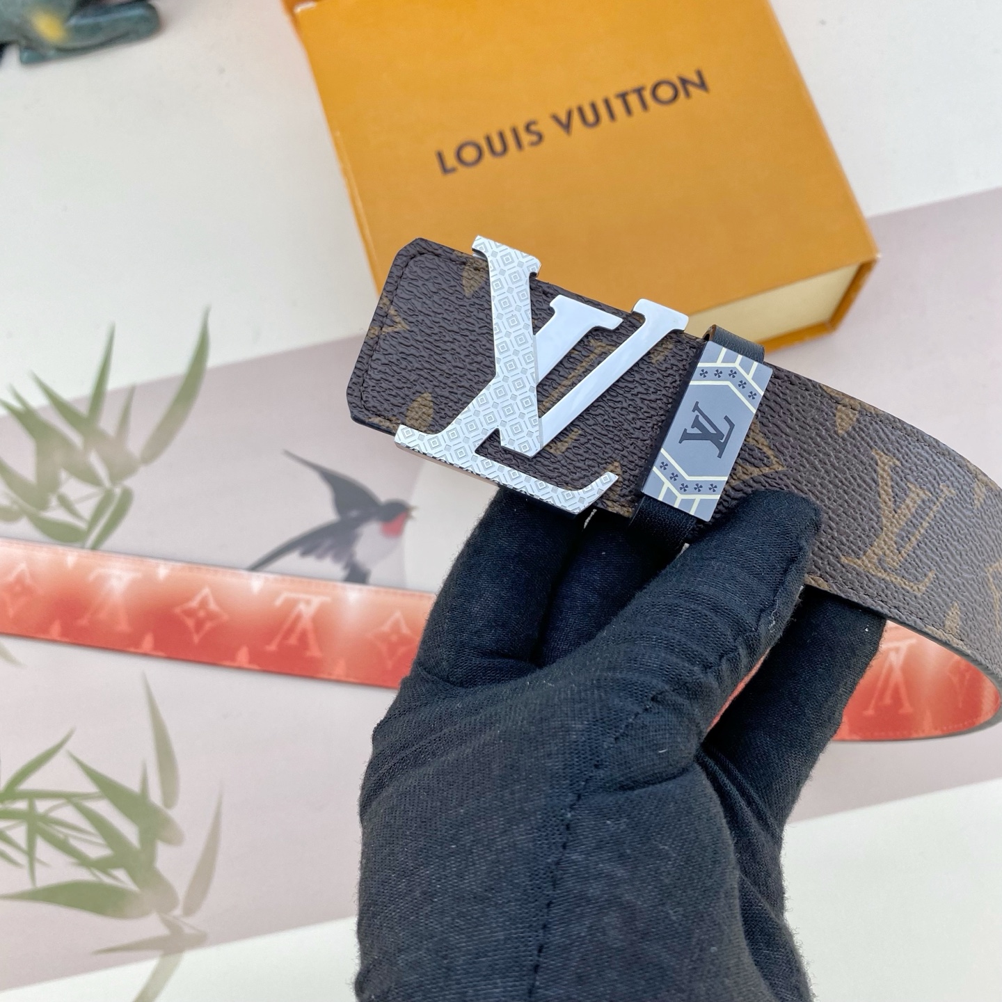 LV💕 特种皮腰带系列 ，原厂五金精品不锈钢扣，手感柔软舒适 宽3.8CM。