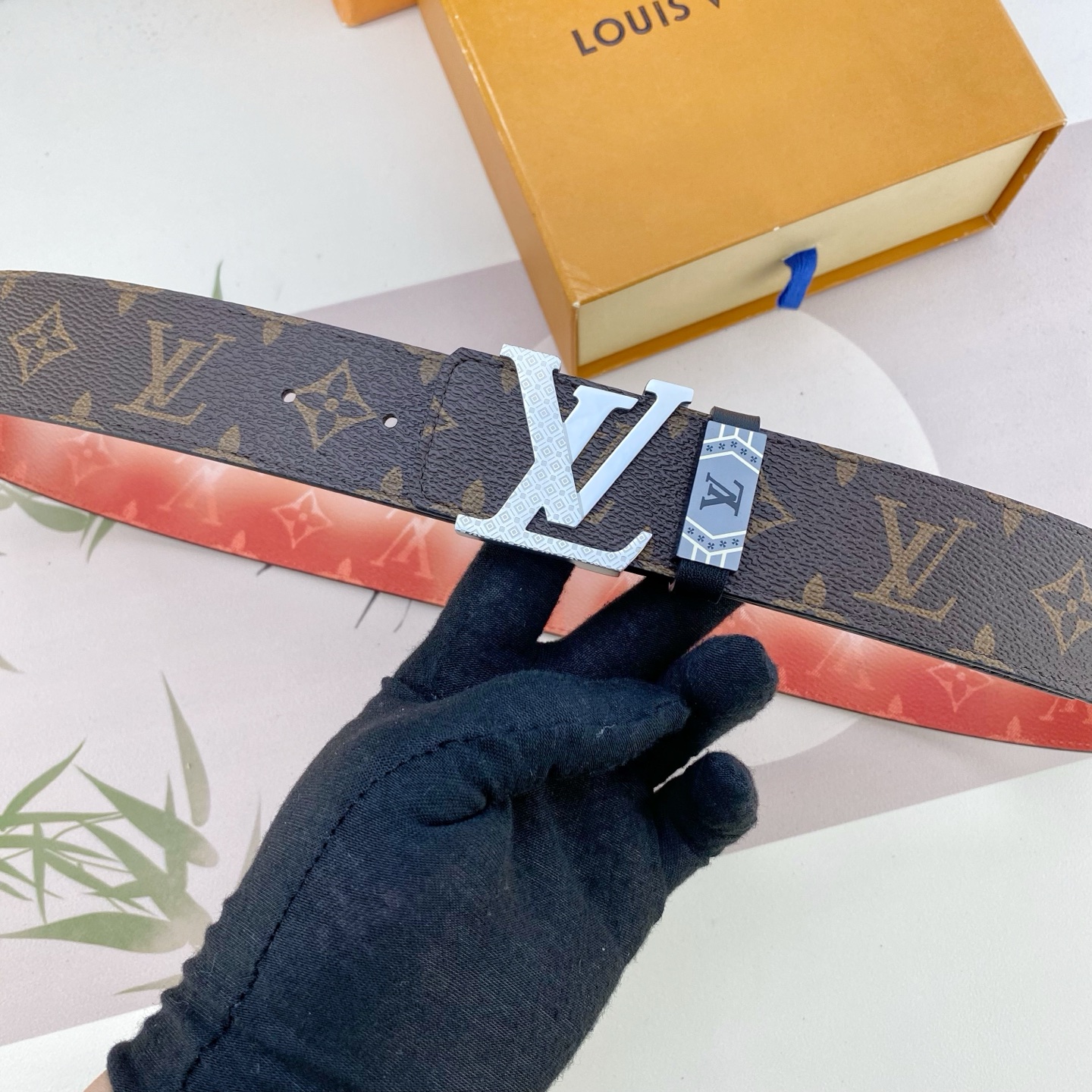 LV💕 特种皮腰带系列 ，原厂五金精品不锈钢扣，手感柔软舒适 宽3.8CM。