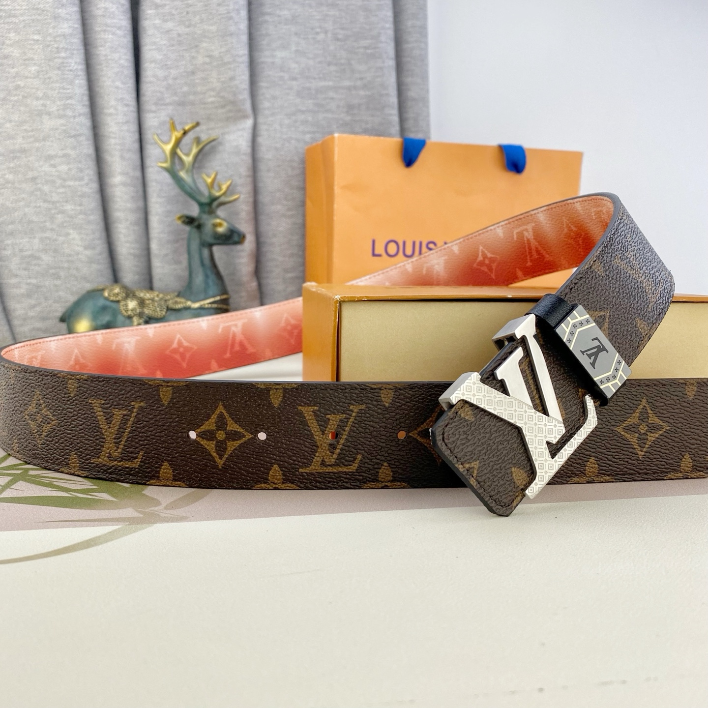 LV💕 特种皮腰带系列 ，原厂五金精品不锈钢扣，手感柔软舒适 宽3.8CM。