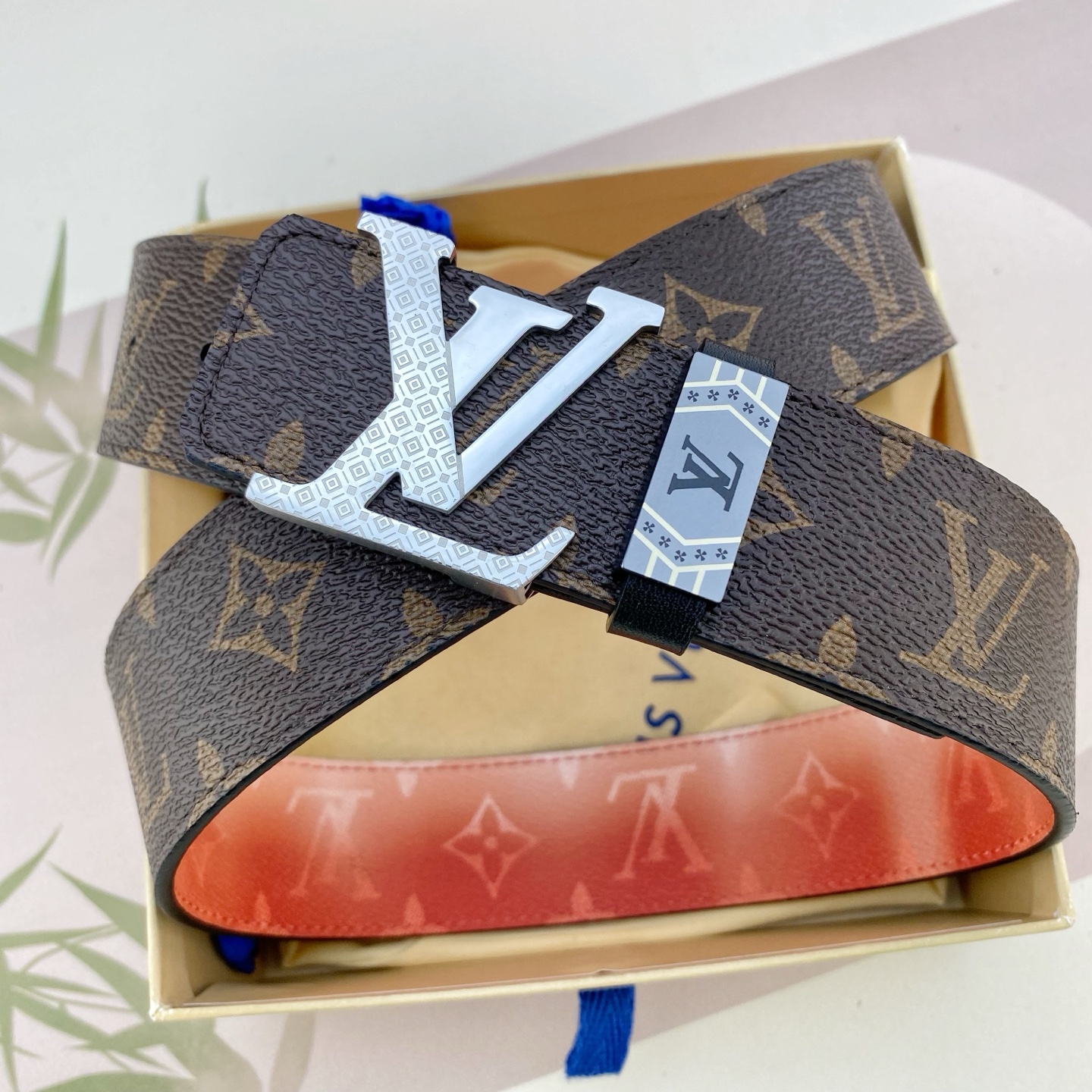 LV💕 特种皮腰带系列 ，原厂五金精品不锈钢扣，手感柔软舒适 宽3.8CM。