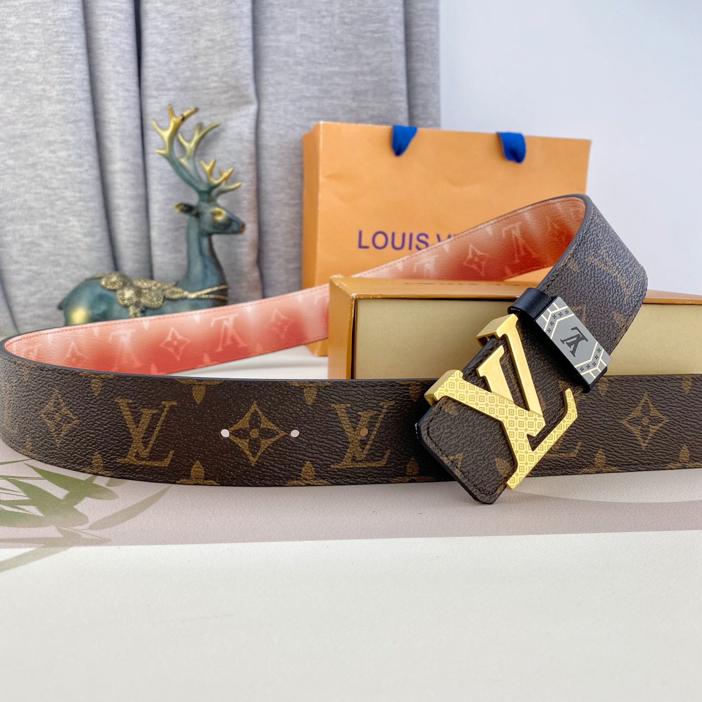 LV💕 特种皮腰带系列 ，原厂五金精品不锈钢扣，手感柔软舒适 宽3.8CM。