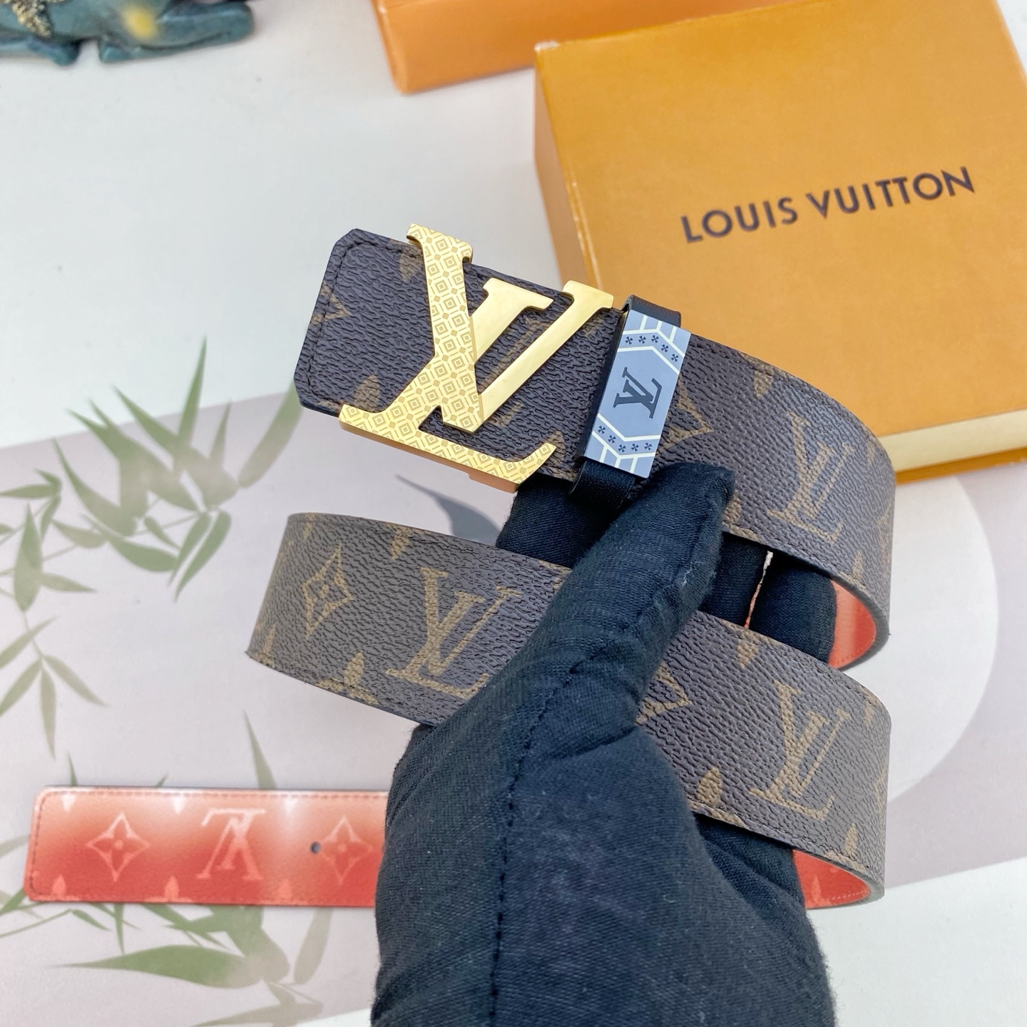LV💕 特种皮腰带系列 ，原厂五金精品不锈钢扣，手感柔软舒适 宽3.8CM。