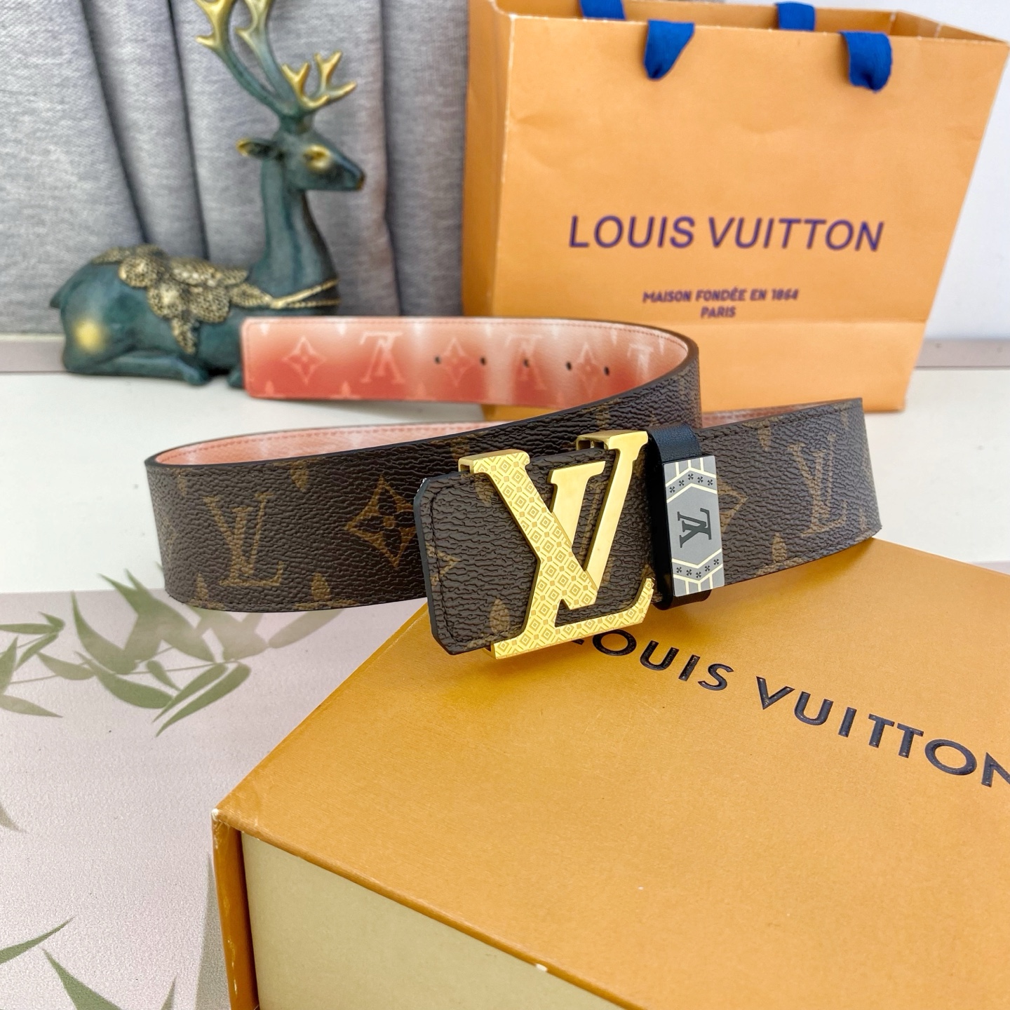 LV💕 特种皮腰带系列 ，原厂五金精品不锈钢扣，手感柔软舒适 宽3.8CM。