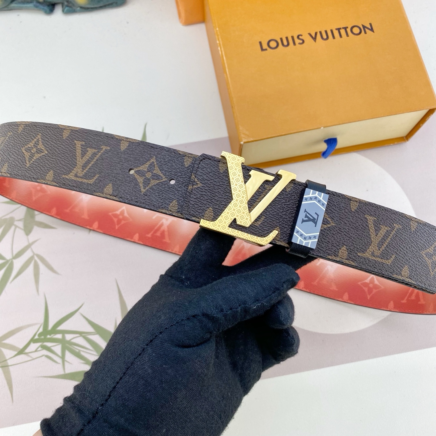 LV💕 特种皮腰带系列 ，原厂五金精品不锈钢扣，手感柔软舒适 宽3.8CM。