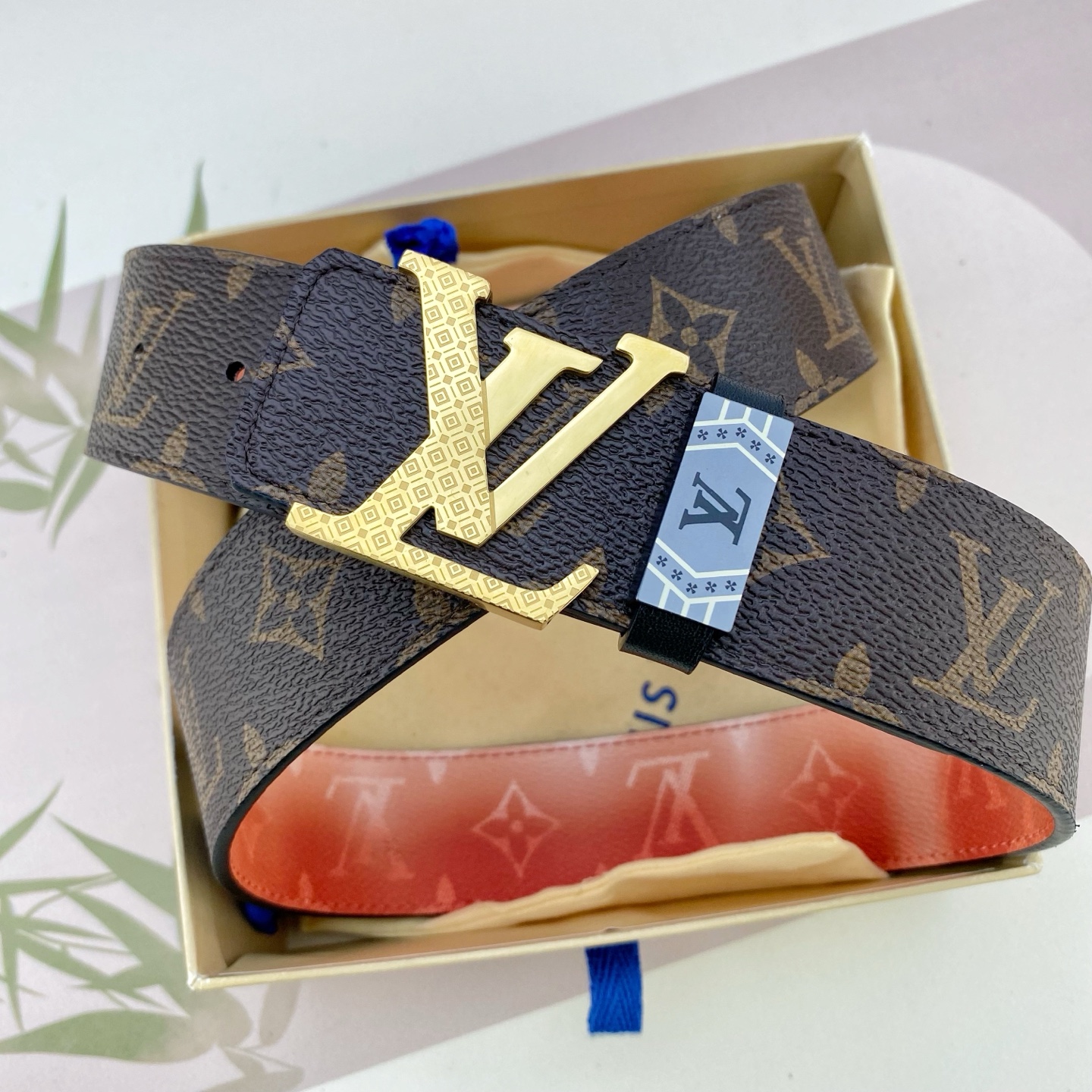 LV💕 特种皮腰带系列 ，原厂五金精品不锈钢扣，手感柔软舒适 宽3.8CM。
