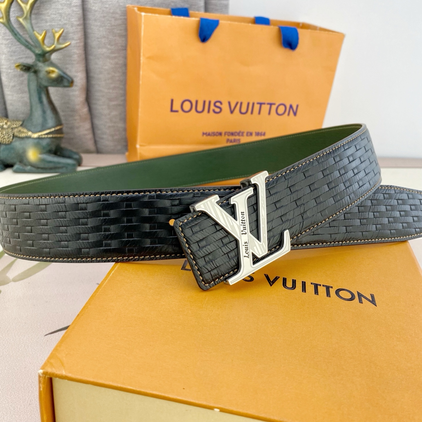 LV💕 特种皮腰带系列 ，原厂五金精品不锈钢扣，手感柔软舒适 宽3.8CM。