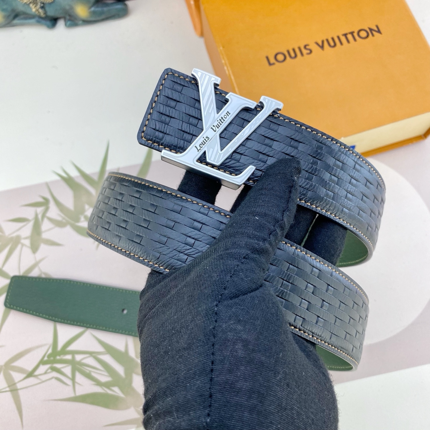 LV💕 特种皮腰带系列 ，原厂五金精品不锈钢扣，手感柔软舒适 宽3.8CM。