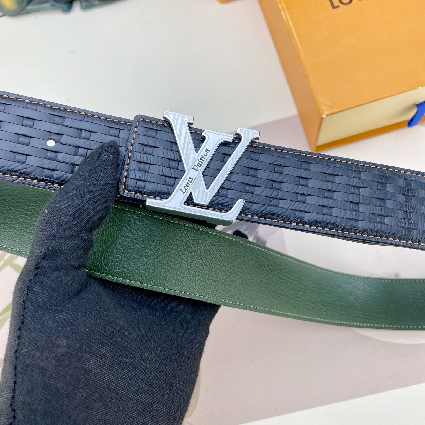 LV💕 特种皮腰带系列 ，原厂五金精品不锈钢扣，手感柔软舒适 宽3.8CM。