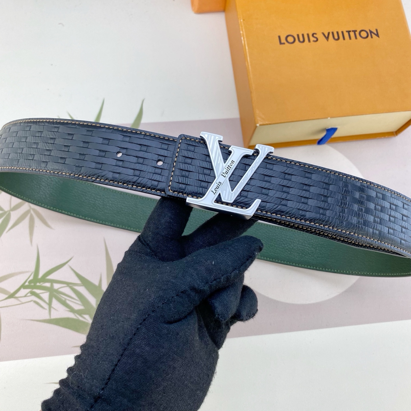 LV💕 特种皮腰带系列 ，原厂五金精品不锈钢扣，手感柔软舒适 宽3.8CM。