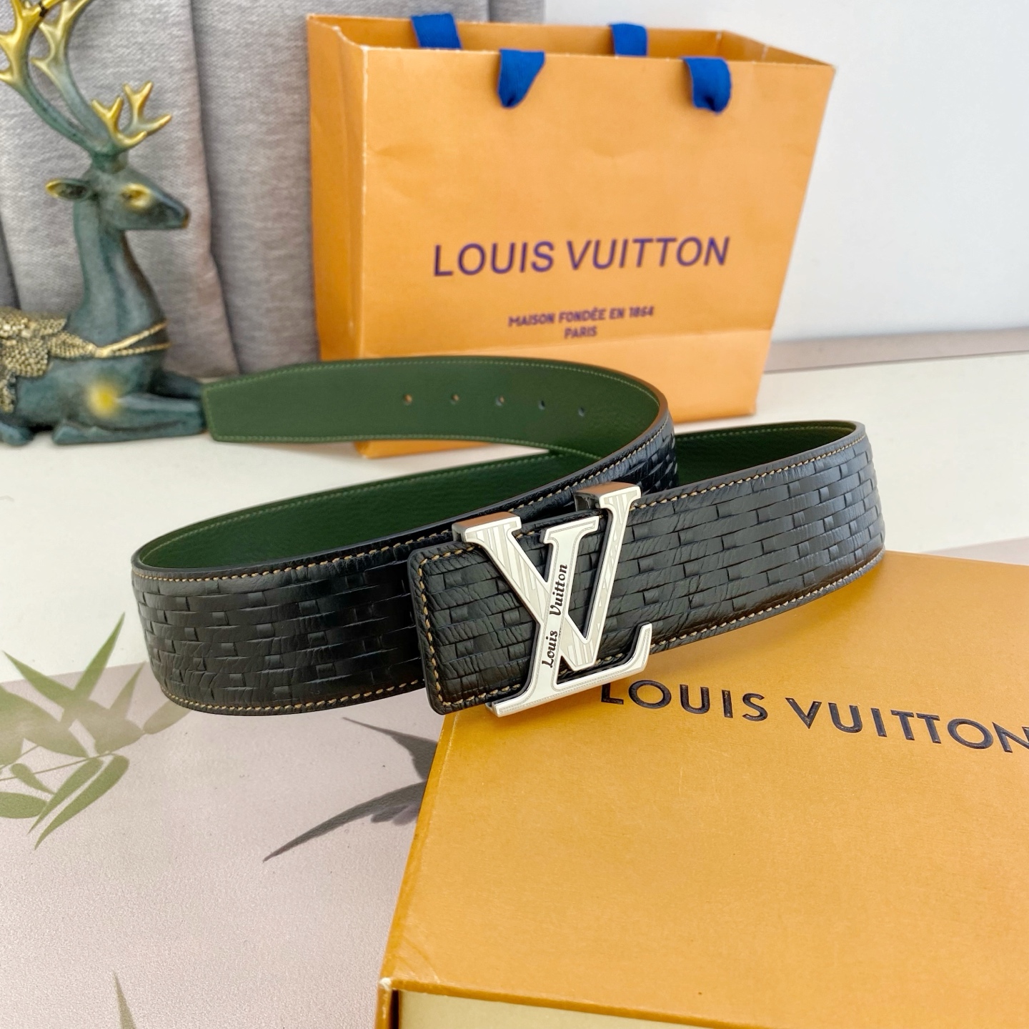 LV💕 特种皮腰带系列 ，原厂五金精品不锈钢扣，手感柔软舒适 宽3.8CM。