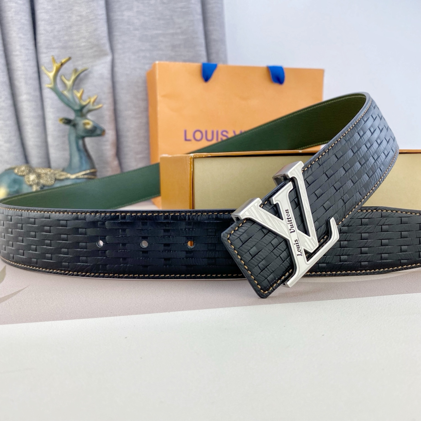 LV💕 特种皮腰带系列 ，原厂五金精品不锈钢扣，手感柔软舒适 宽3.8CM。