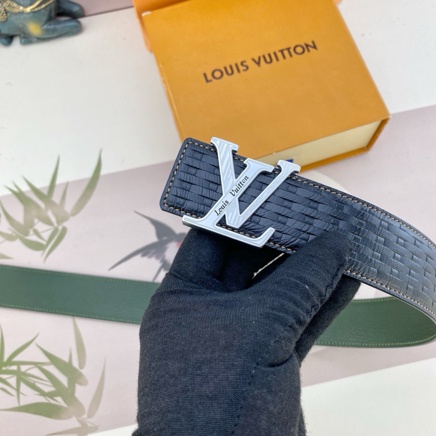 LV💕 特种皮腰带系列 ，原厂五金精品不锈钢扣，手感柔软舒适 宽3.8CM。