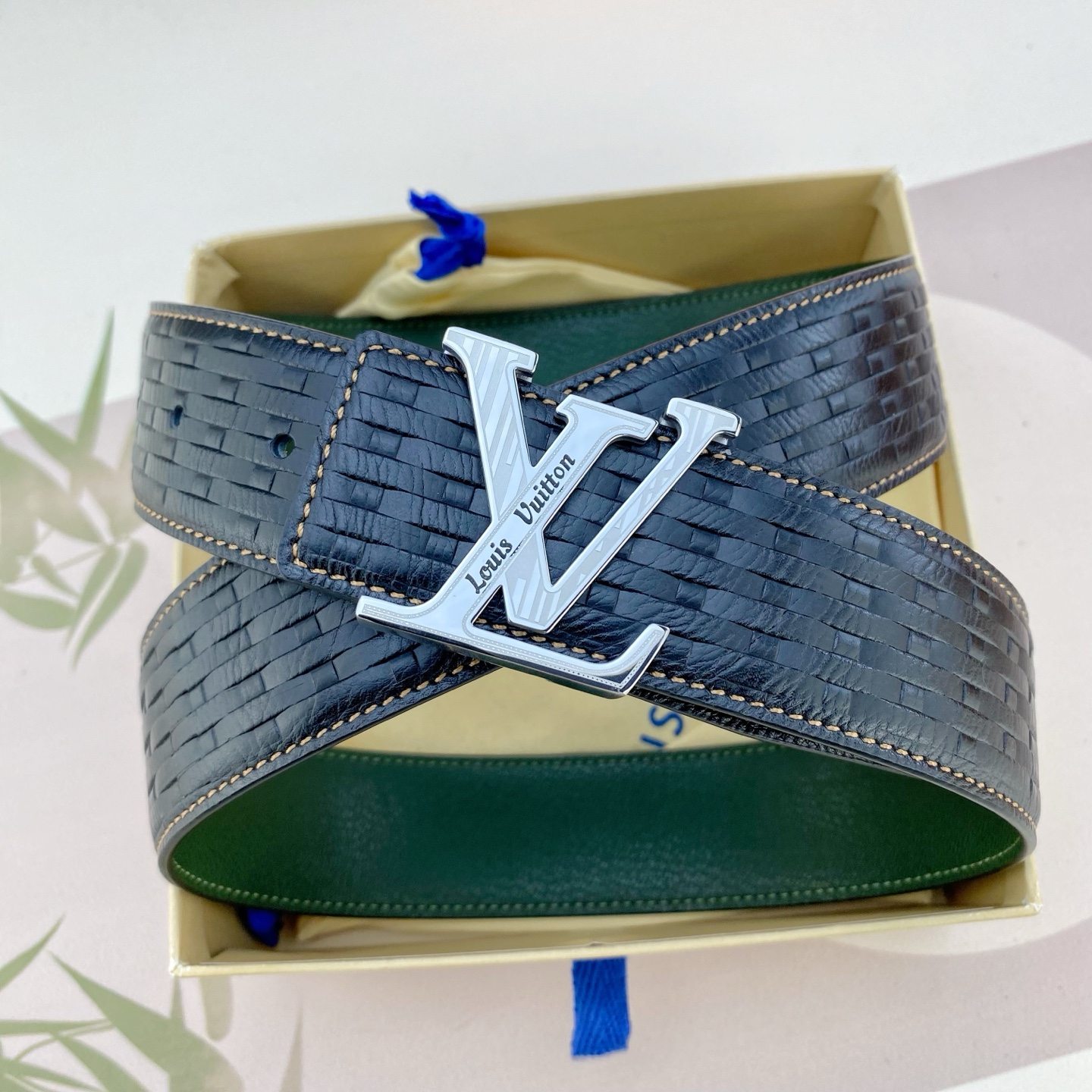 LV💕 特种皮腰带系列 ，原厂五金精品不锈钢扣，手感柔软舒适 宽3.8CM。