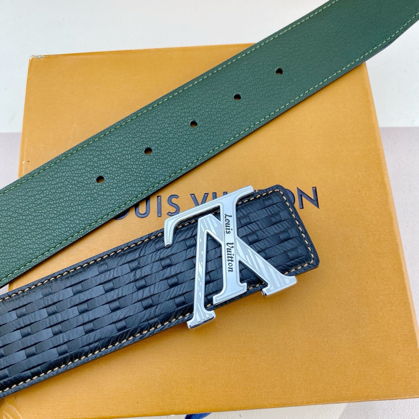 LV💕 特种皮腰带系列 ，原厂五金精品不锈钢扣，手感柔软舒适 宽3.8CM。