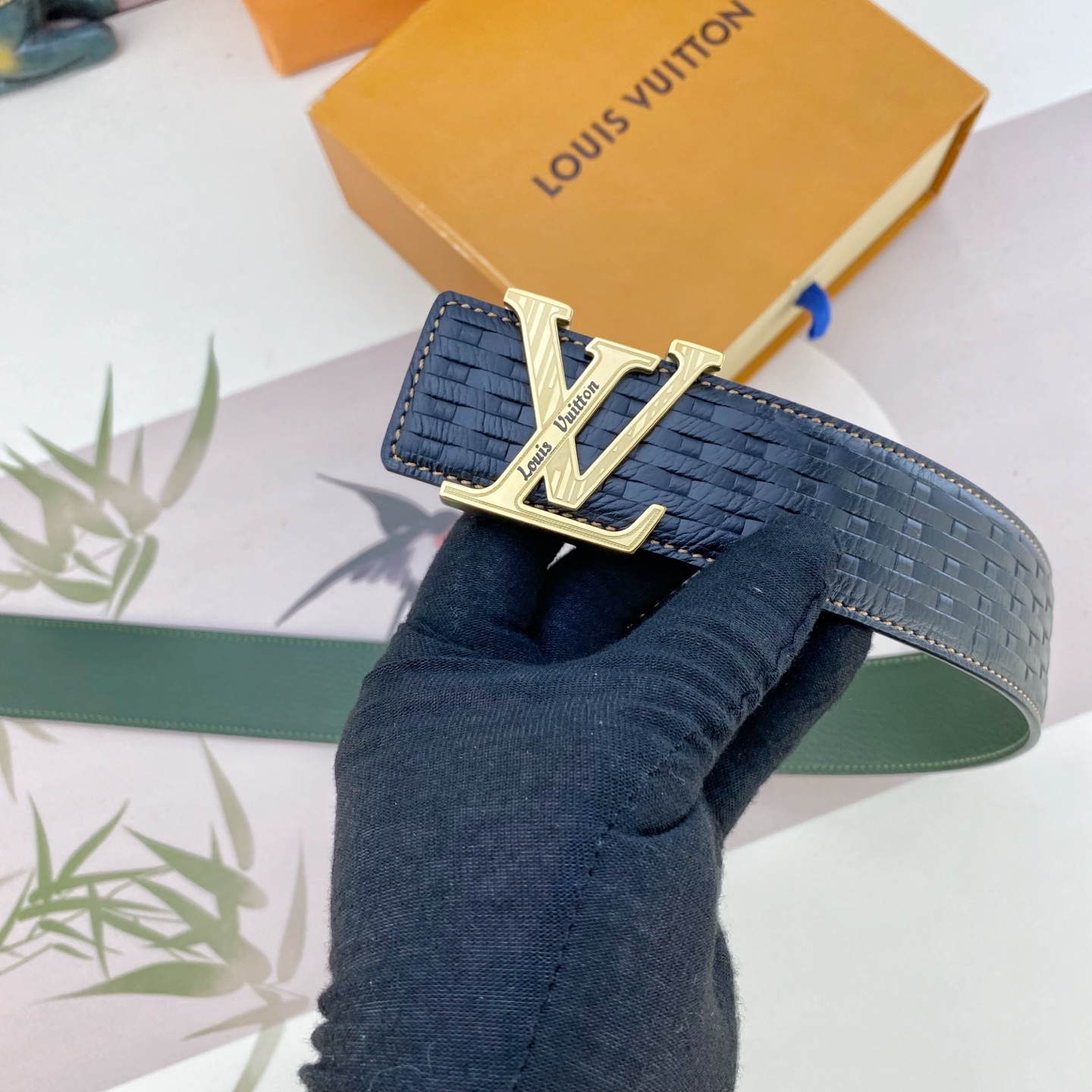 LV💕 特种皮腰带系列 ，原厂五金精品不锈钢扣，手感柔软舒适 宽3.8CM。