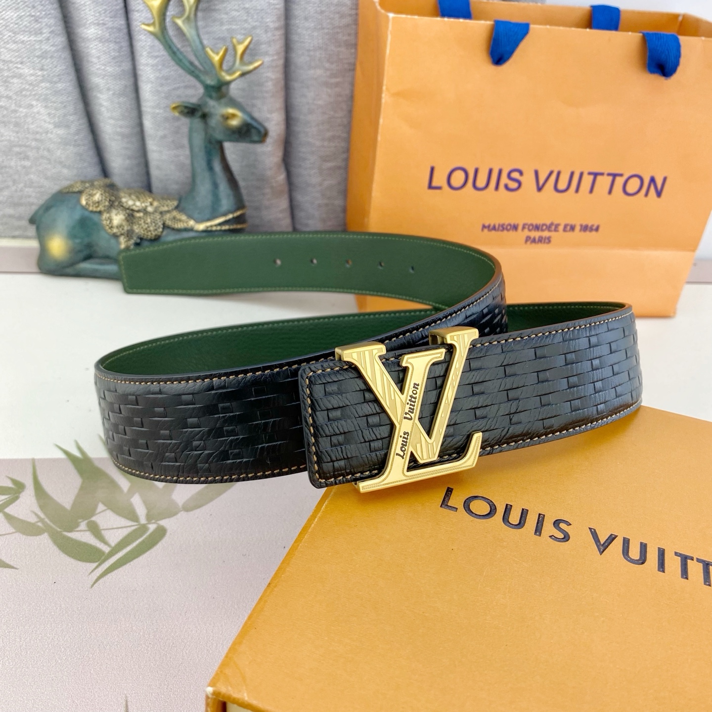 LV💕 特种皮腰带系列 ，原厂五金精品不锈钢扣，手感柔软舒适 宽3.8CM。