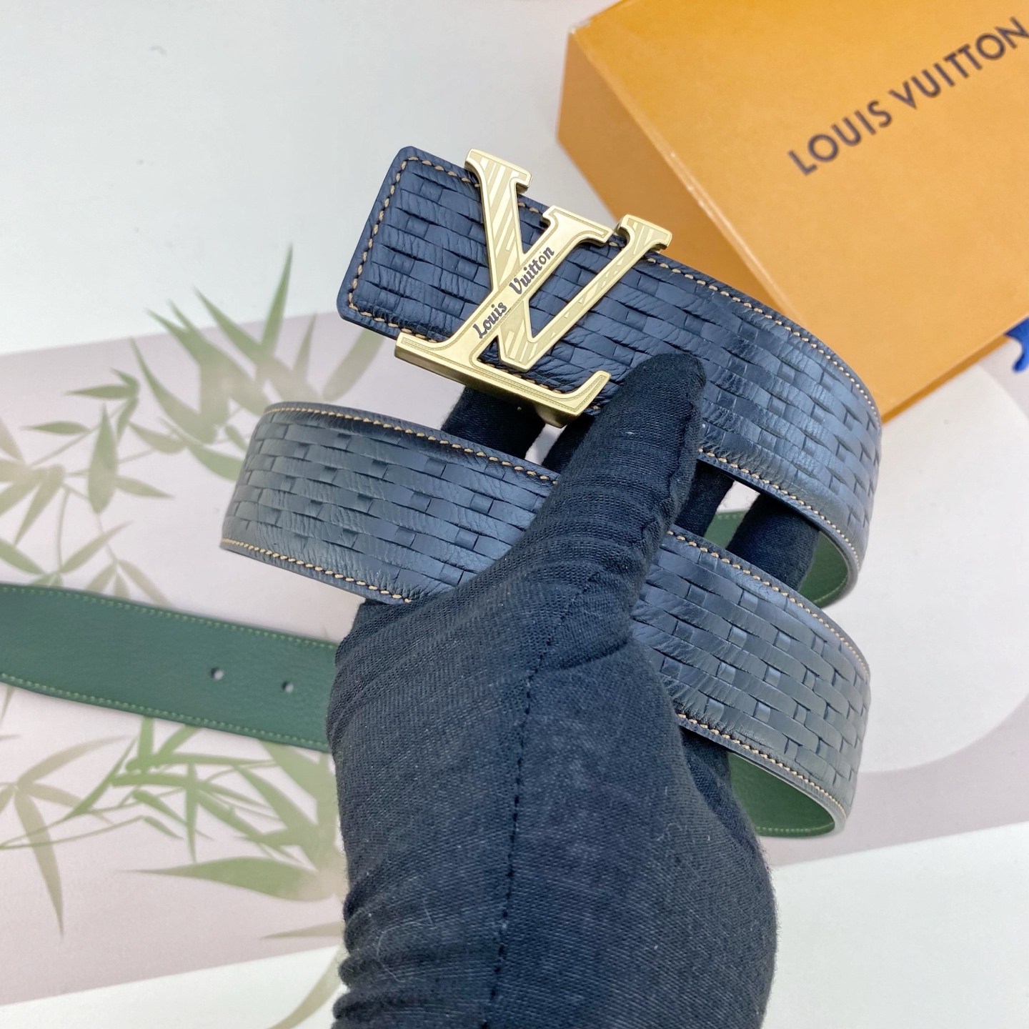 LV💕 特种皮腰带系列 ，原厂五金精品不锈钢扣，手感柔软舒适 宽3.8CM。