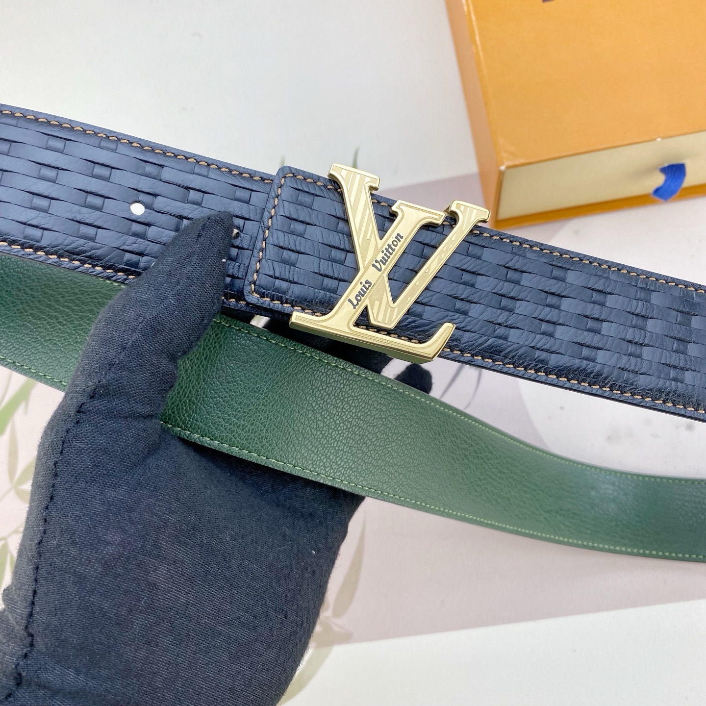 LV💕 特种皮腰带系列 ，原厂五金精品不锈钢扣，手感柔软舒适 宽3.8CM。