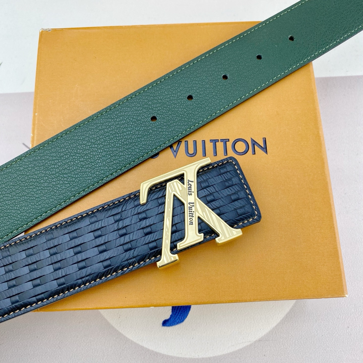 LV💕 特种皮腰带系列 ，原厂五金精品不锈钢扣，手感柔软舒适 宽3.8CM。