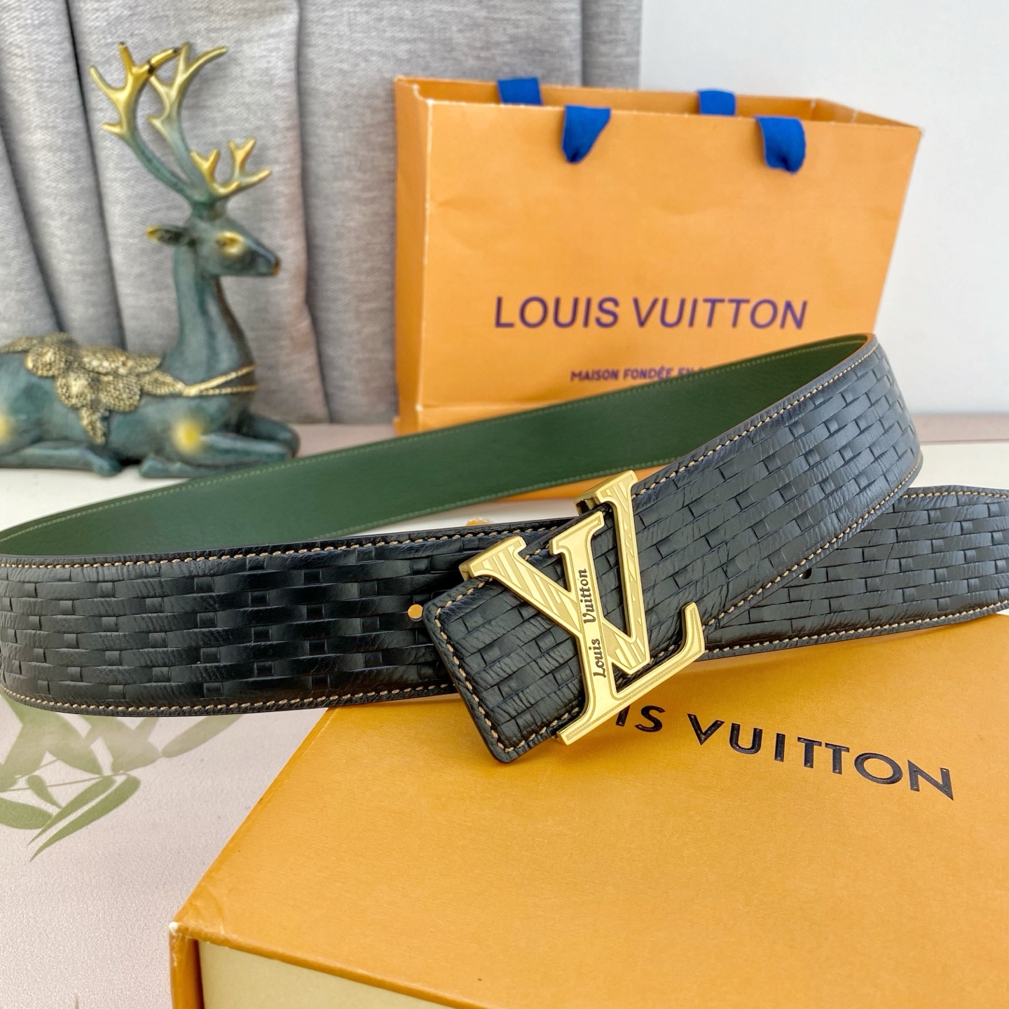 LV💕 特种皮腰带系列 ，原厂五金精品不锈钢扣，手感柔软舒适 宽3.8CM。