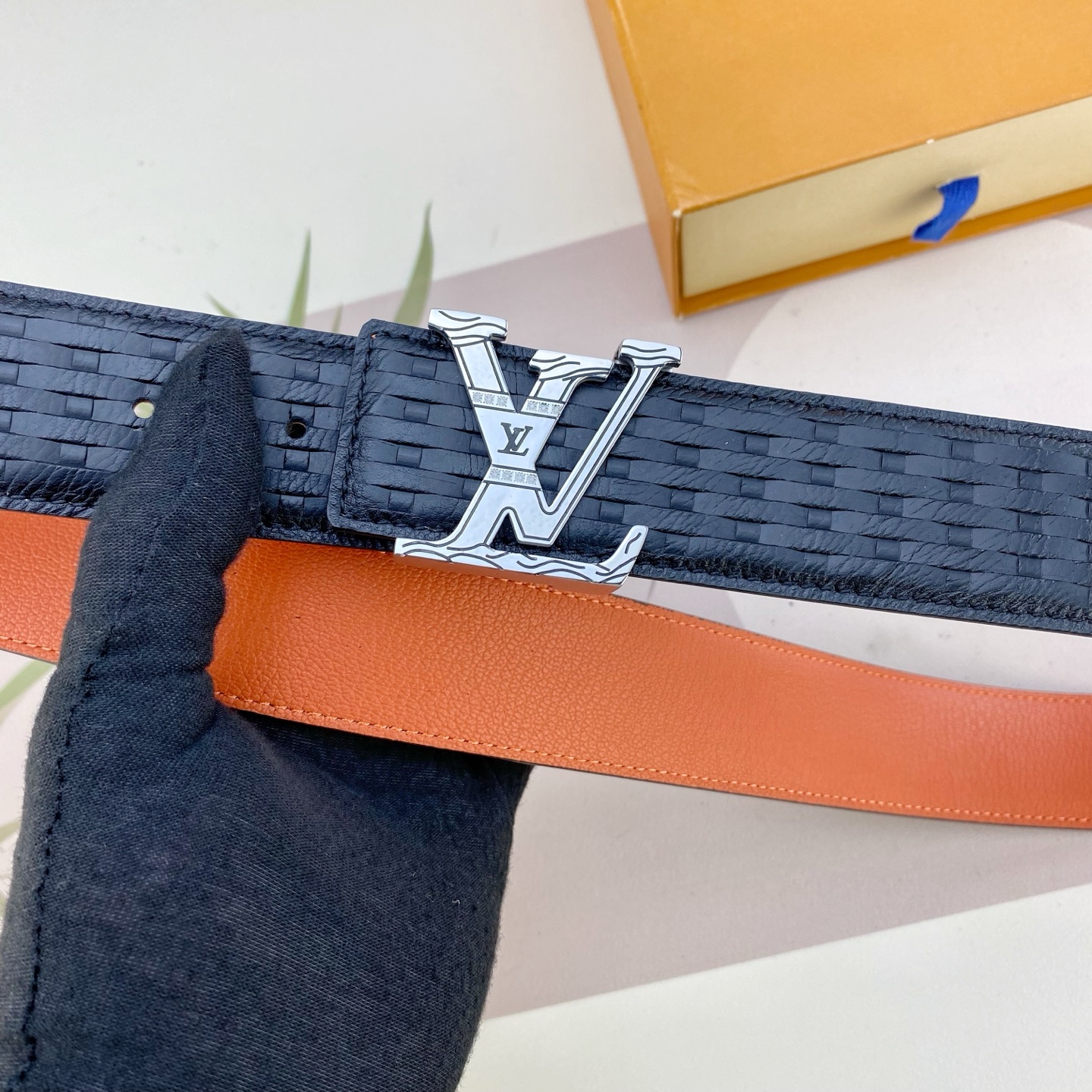 LV💕 特种皮腰带系列 ，原厂五金精品不锈钢扣，手感柔软舒适 宽3.8CM。