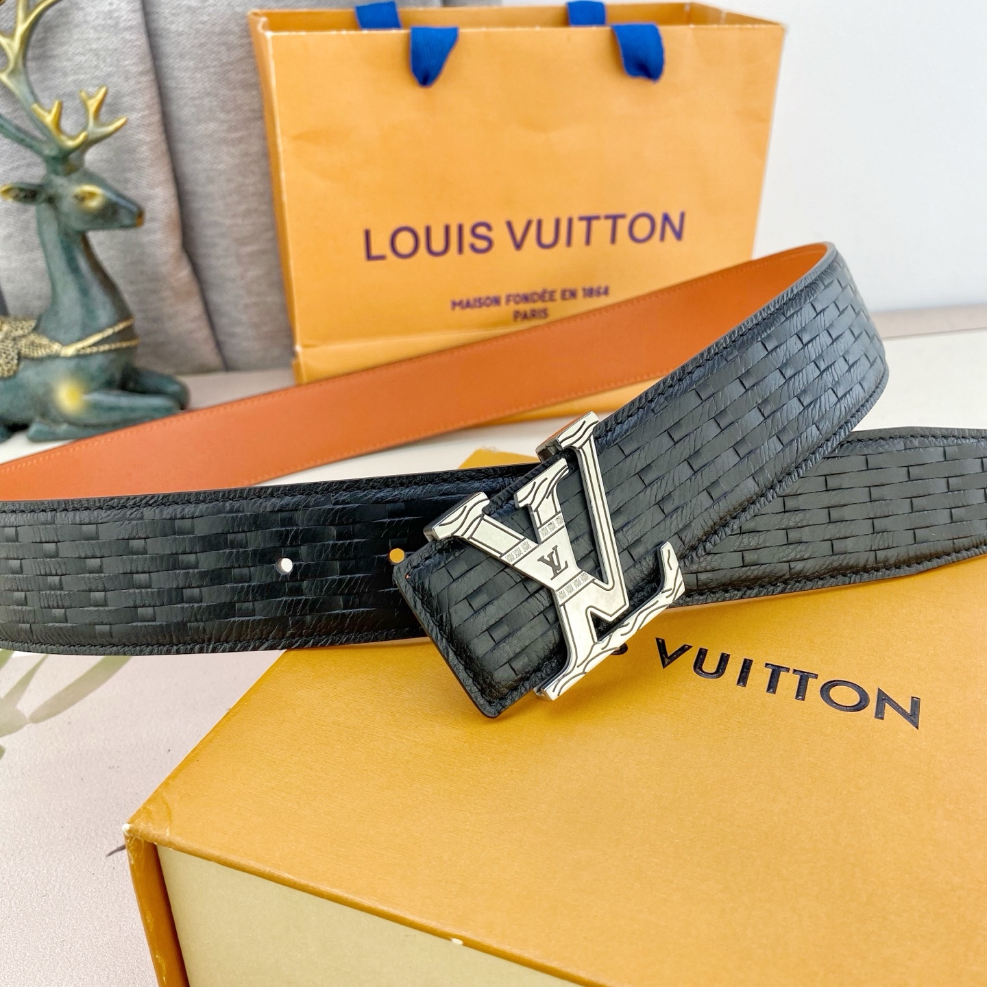 LV💕 特种皮腰带系列 ，原厂五金精品不锈钢扣，手感柔软舒适 宽3.8CM。