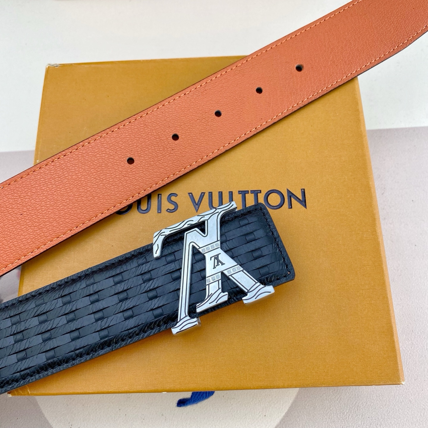 LV💕 特种皮腰带系列 ，原厂五金精品不锈钢扣，手感柔软舒适 宽3.8CM。