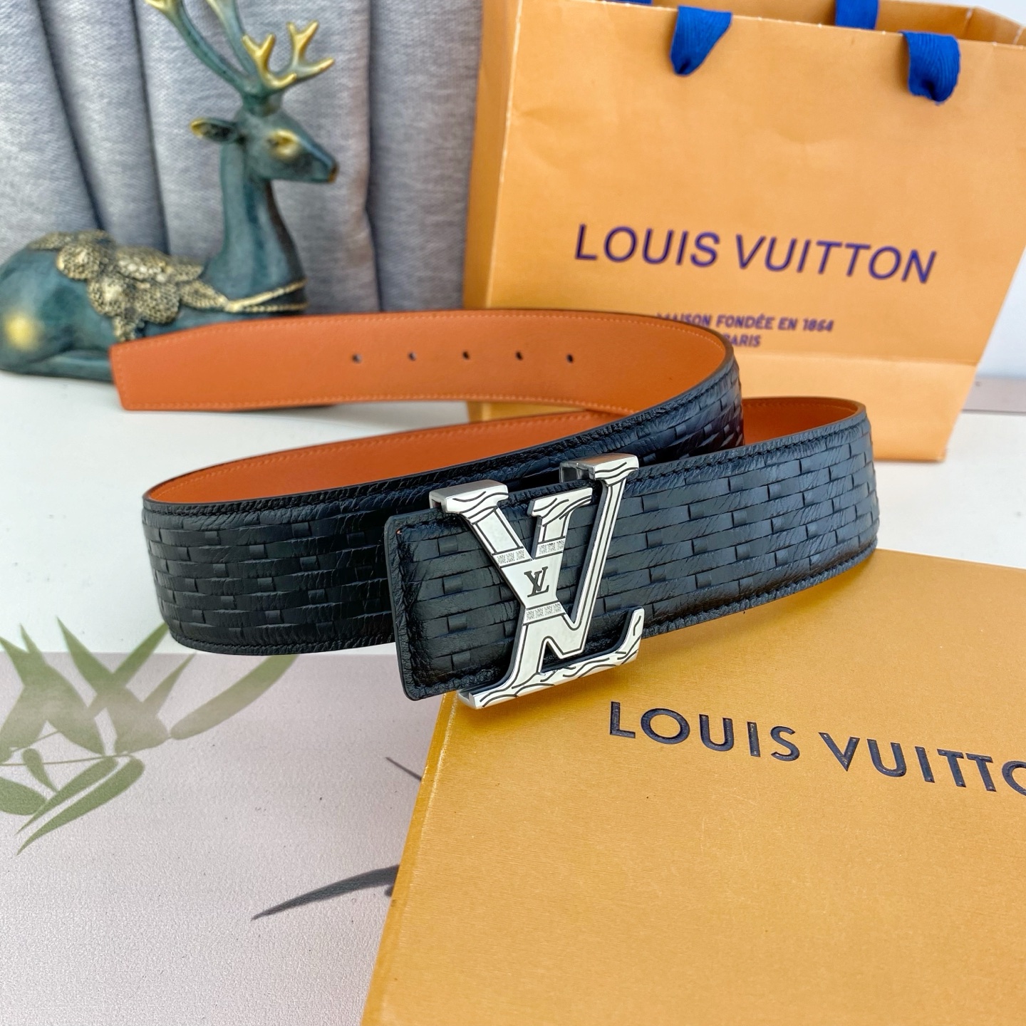 LV💕 特种皮腰带系列 ，原厂五金精品不锈钢扣，手感柔软舒适 宽3.8CM。