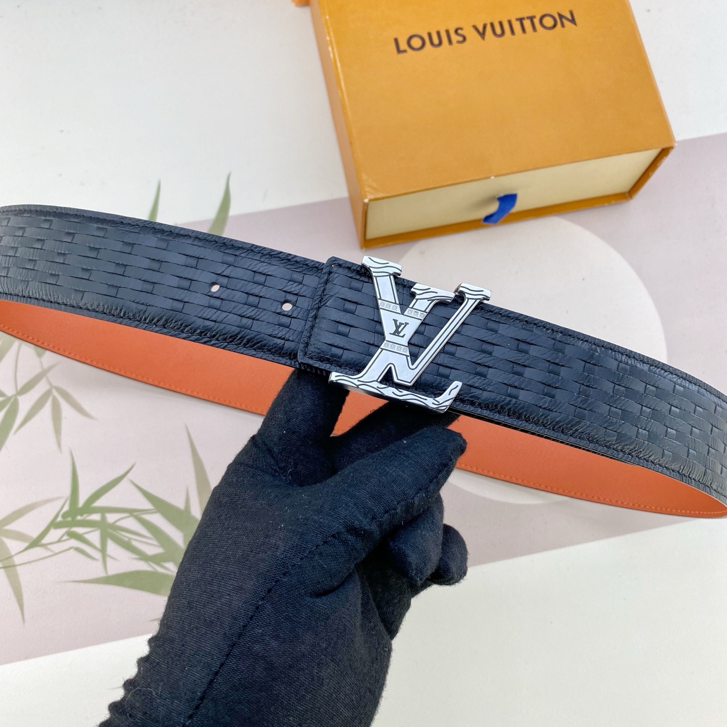 LV💕 特种皮腰带系列 ，原厂五金精品不锈钢扣，手感柔软舒适 宽3.8CM。