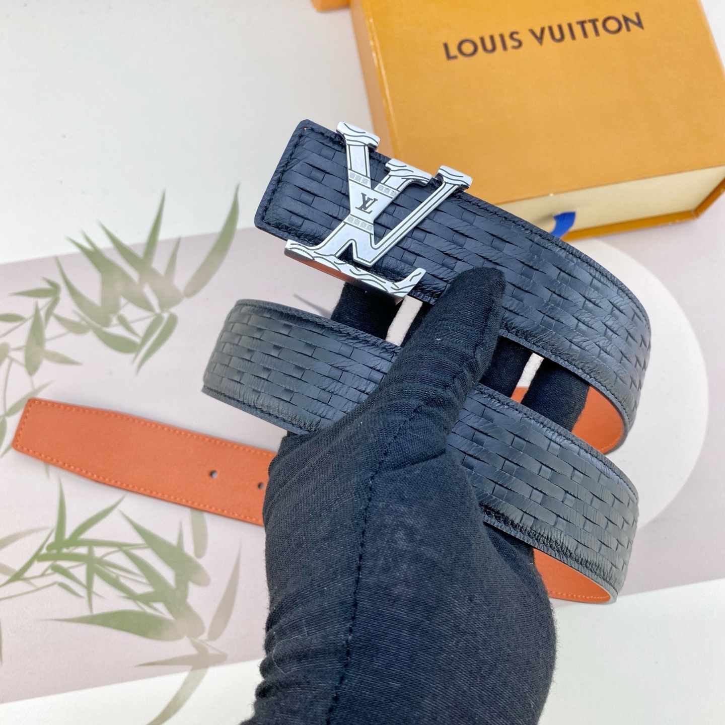 LV💕 特种皮腰带系列 ，原厂五金精品不锈钢扣，手感柔软舒适 宽3.8CM。