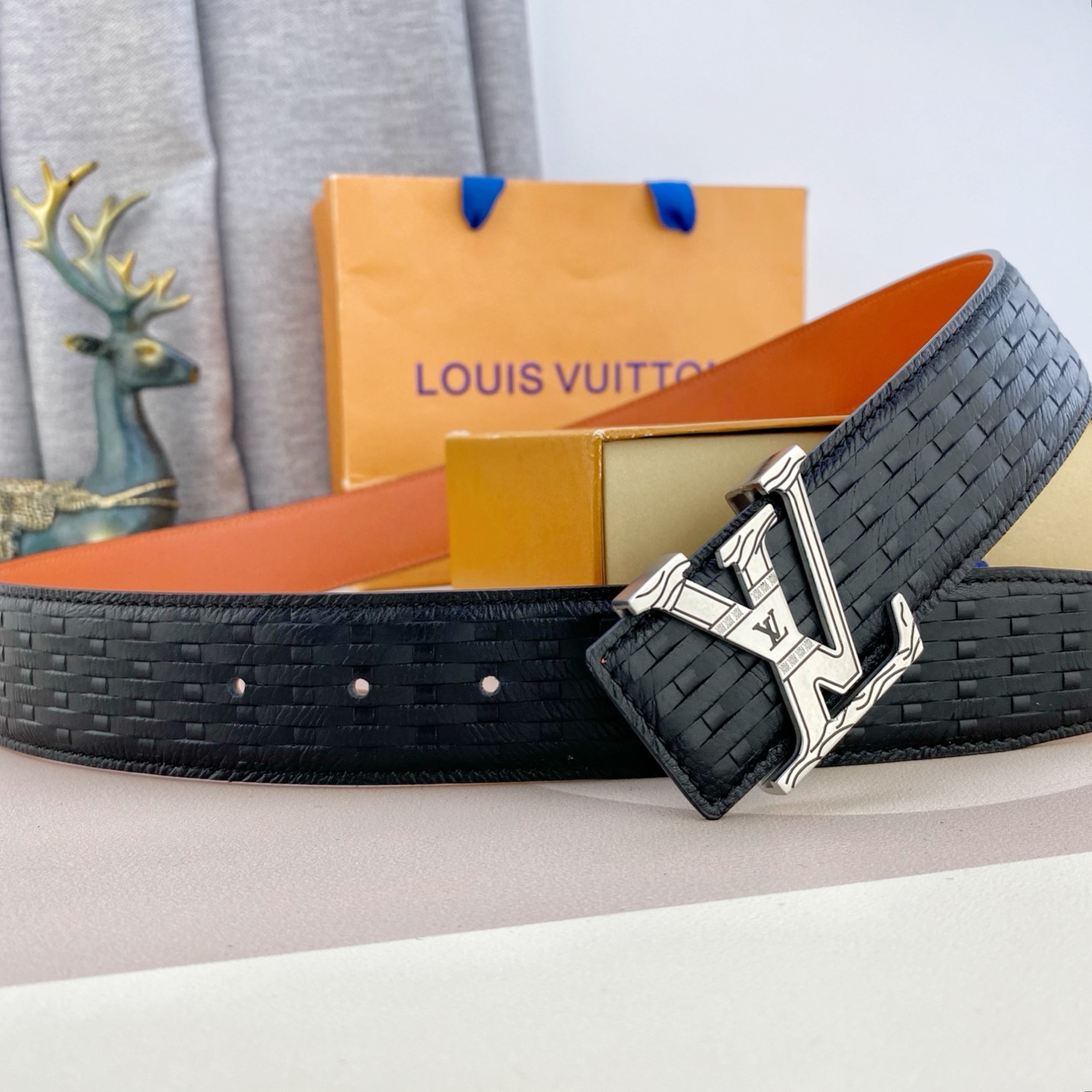 LV💕 特种皮腰带系列 ，原厂五金精品不锈钢扣，手感柔软舒适 宽3.8CM。