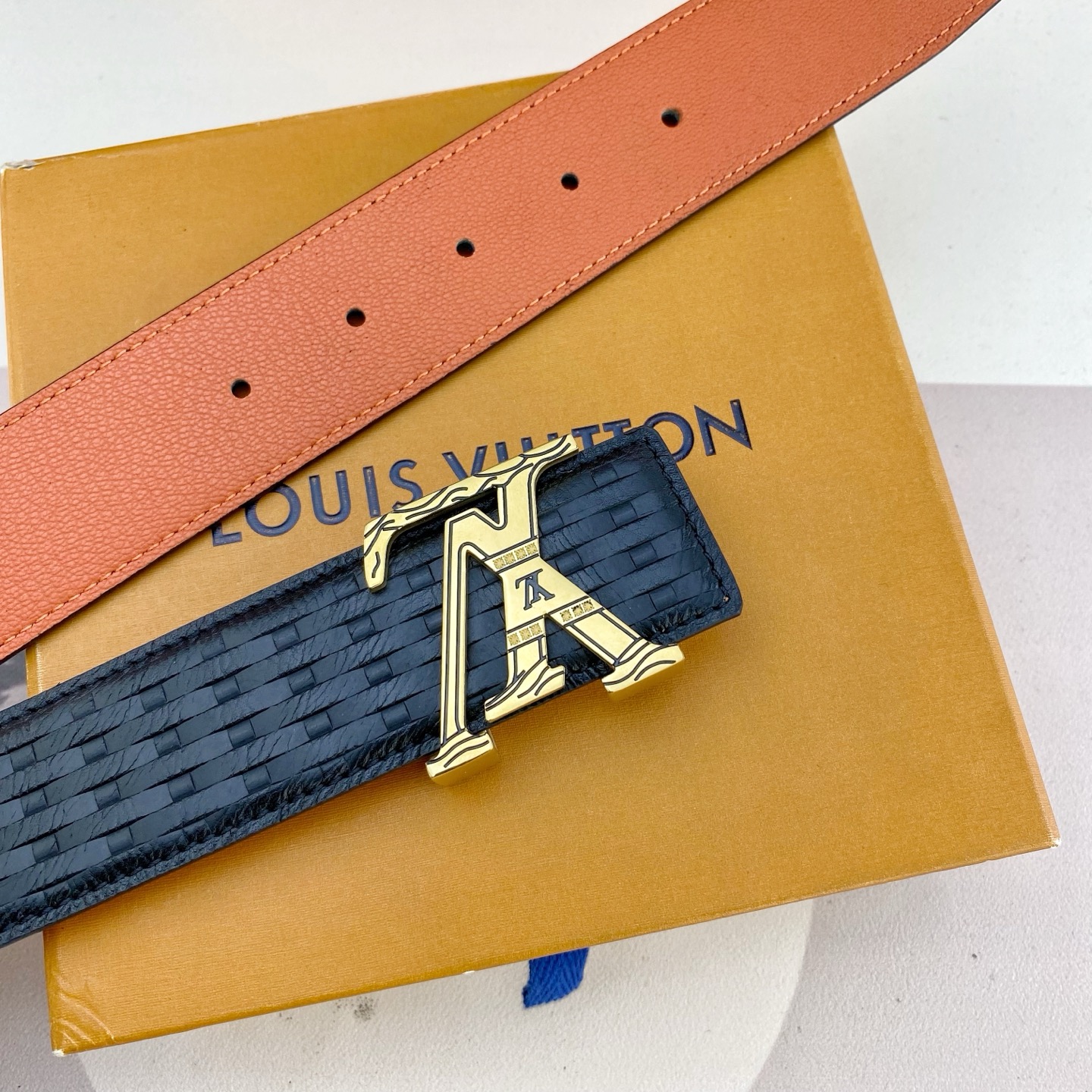 LV💕 特种皮腰带系列 ，原厂五金精品不锈钢扣，手感柔软舒适 宽3.8CM。