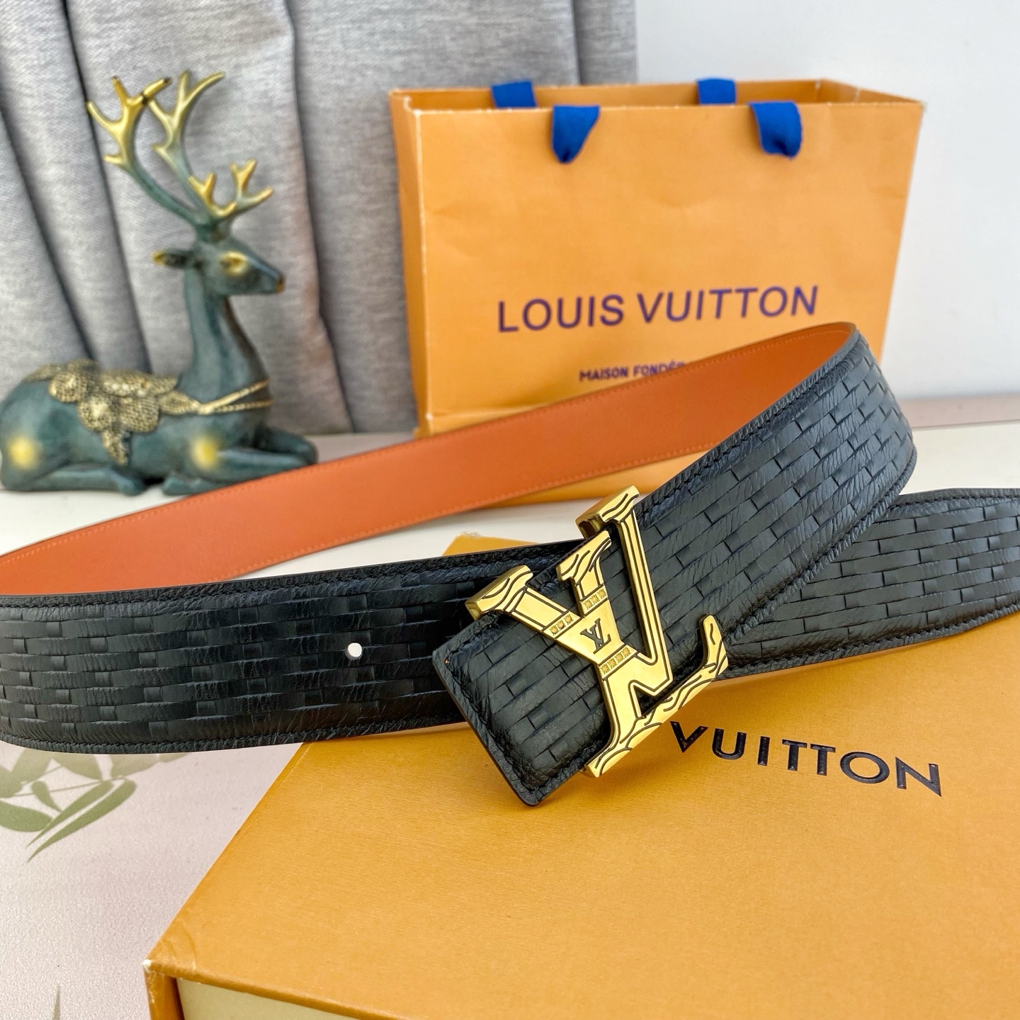 LV💕 特种皮腰带系列 ，原厂五金精品不锈钢扣，手感柔软舒适 宽3.8CM。