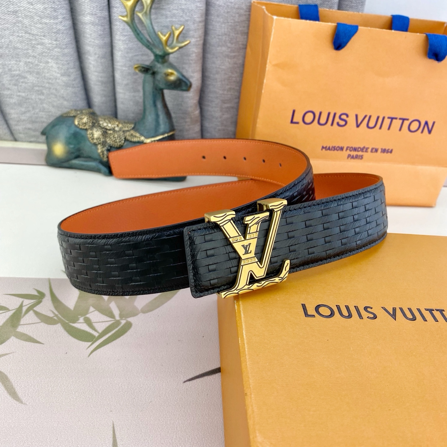 LV💕 特种皮腰带系列 ，原厂五金精品不锈钢扣，手感柔软舒适 宽3.8CM。