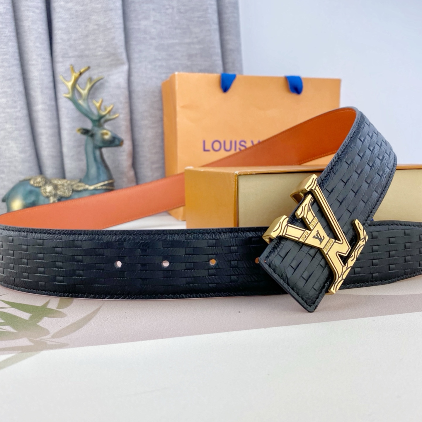 LV💕 特种皮腰带系列 ，原厂五金精品不锈钢扣，手感柔软舒适 宽3.8CM。