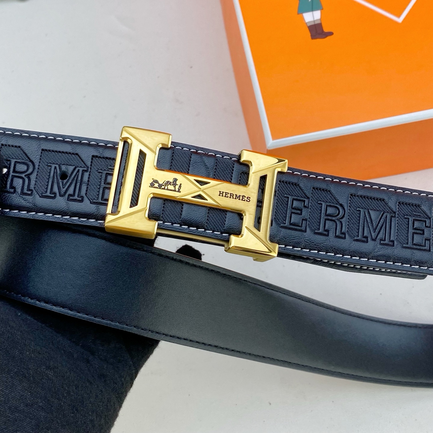 爱马仕💕 特种皮腰带系列 ，原厂五金精品不锈钢扣，手感柔软舒适 宽3.8CM。