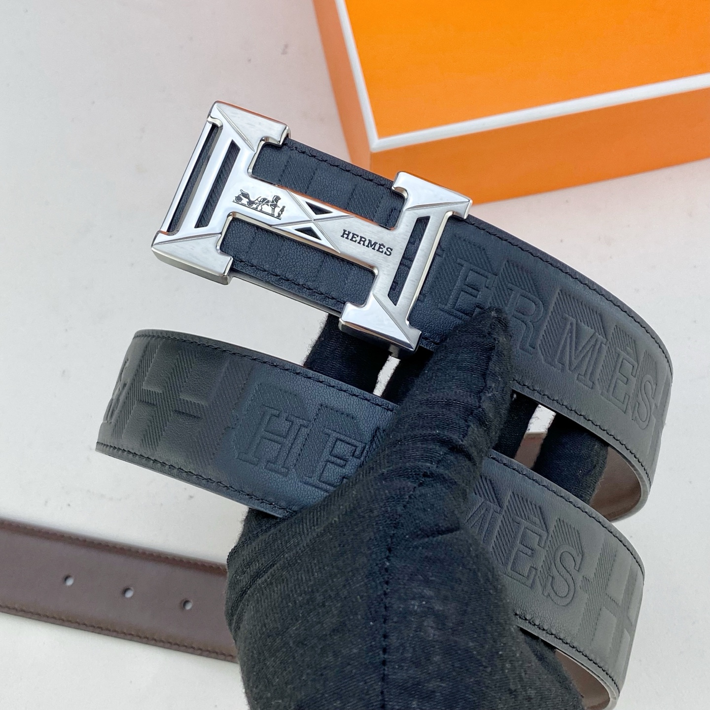 爱马仕💕 特种皮腰带系列 ，原厂五金精品不锈钢扣，手感柔软舒适 宽3.8CM。
