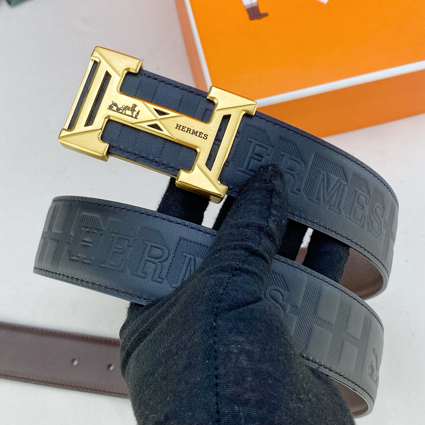爱马仕💕 特种皮腰带系列 ，原厂五金精品不锈钢扣，手感柔软舒适 宽3.8CM。
