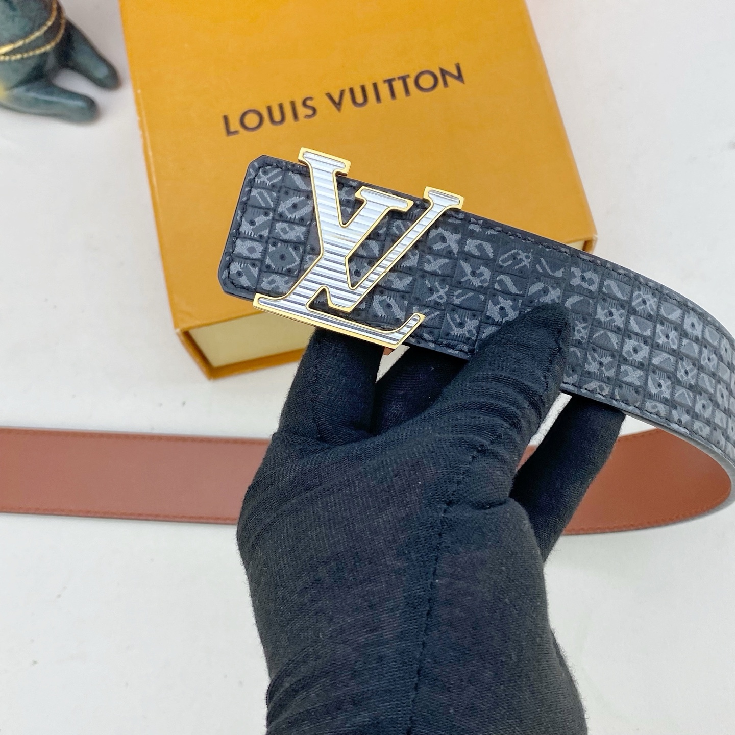 LV💕 特种皮腰带系列 ，原厂五金精品不锈钢钻扣，手感柔软舒适 宽3.8CM。