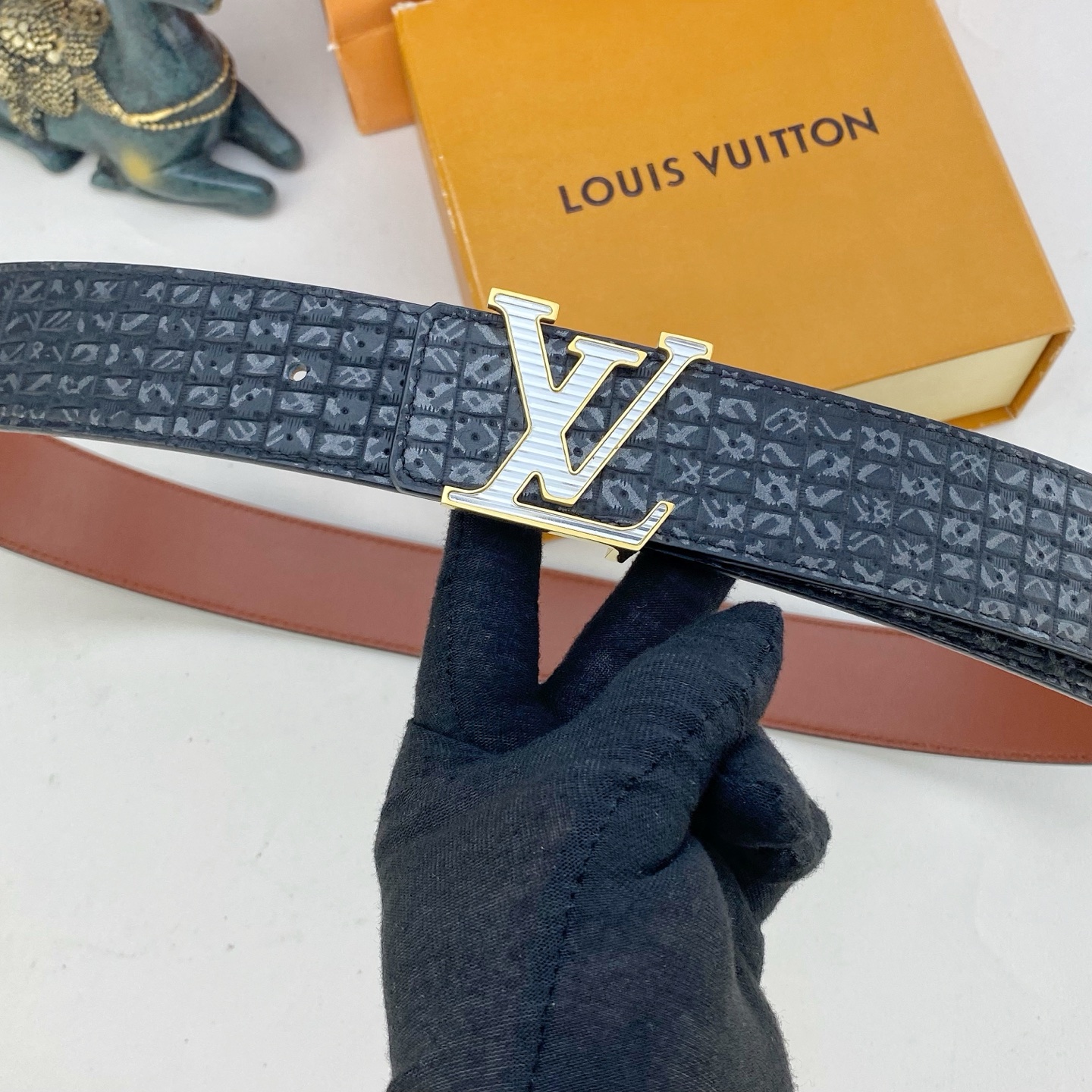 LV💕 特种皮腰带系列 ，原厂五金精品不锈钢钻扣，手感柔软舒适 宽3.8CM。