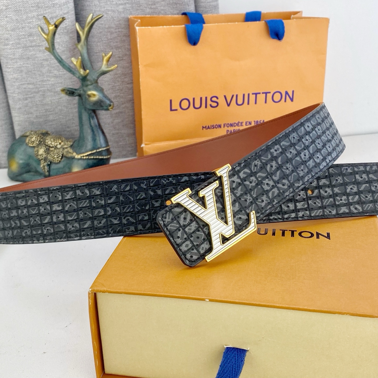 LV💕 特种皮腰带系列 ，原厂五金精品不锈钢钻扣，手感柔软舒适 宽3.8CM。