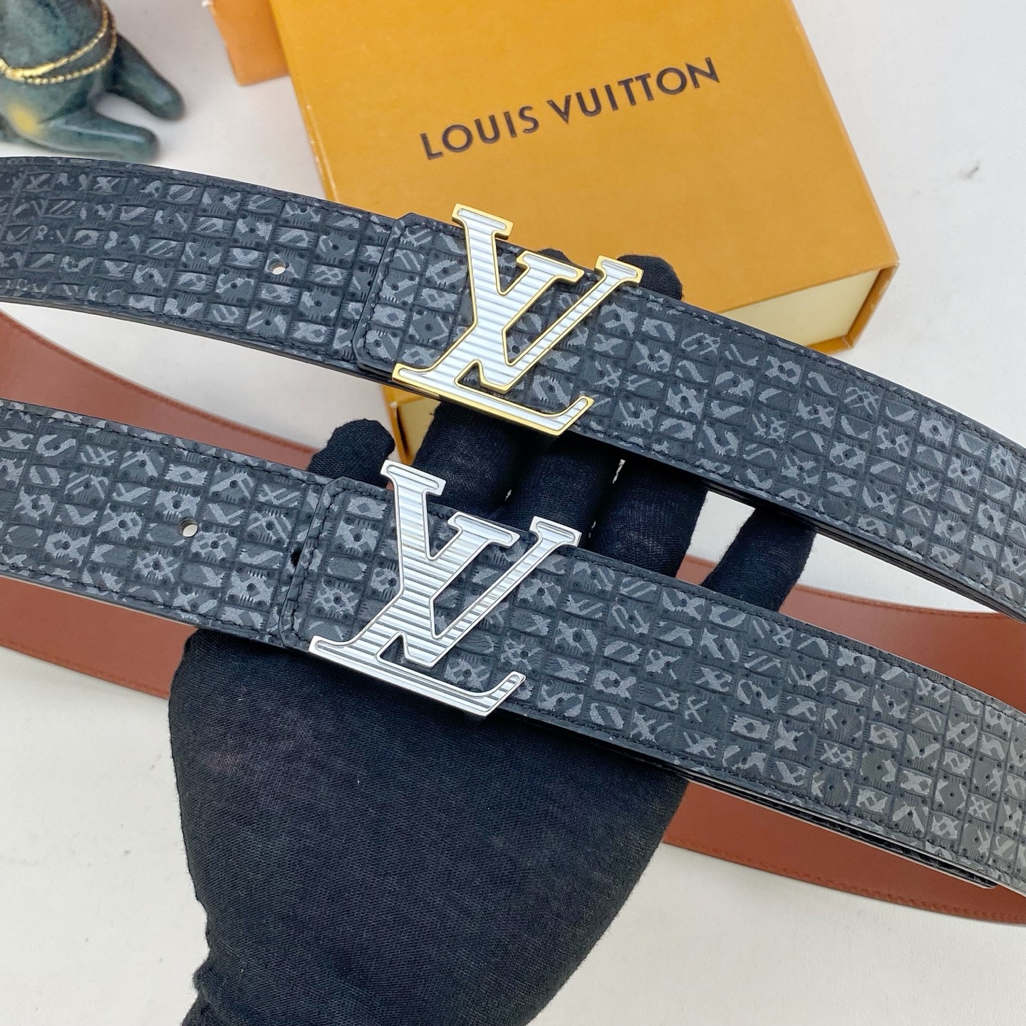 LV💕 特种皮腰带系列 ，原厂五金精品不锈钢钻扣，手感柔软舒适 宽3.8CM。