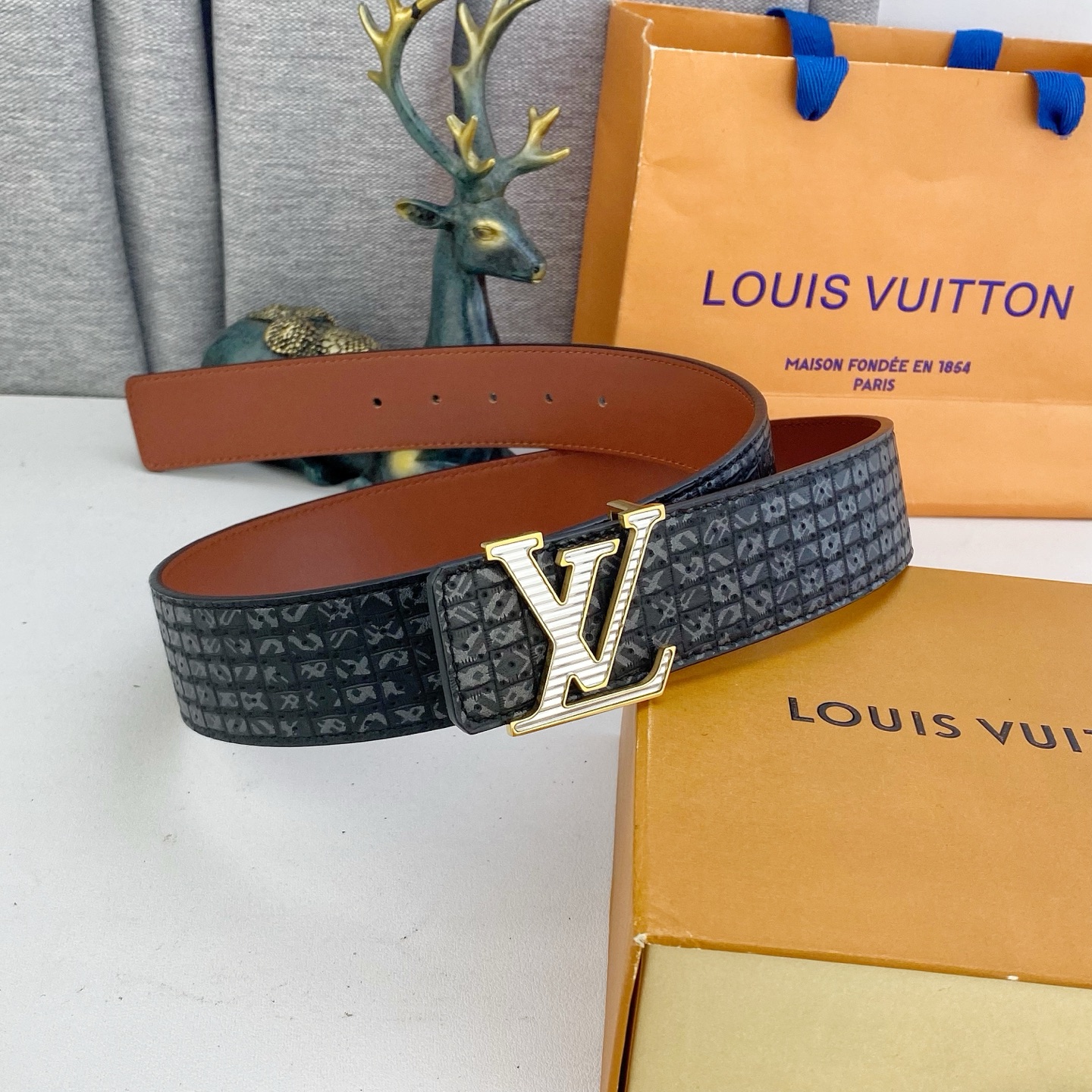 LV💕 特种皮腰带系列 ，原厂五金精品不锈钢钻扣，手感柔软舒适 宽3.8CM。